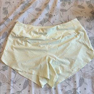 Athleta - Run With It 3.5 shorts size large